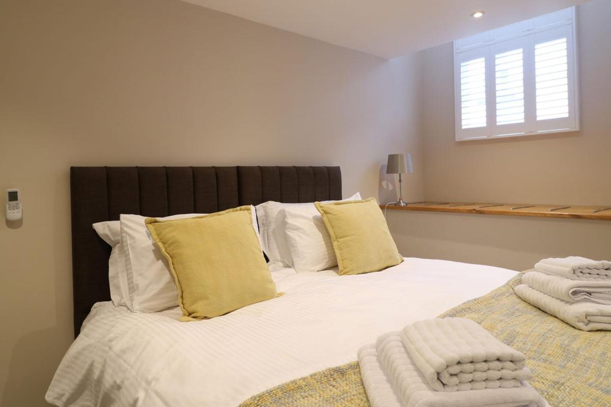 Ashbourne Luxury Suites Bagian luar foto