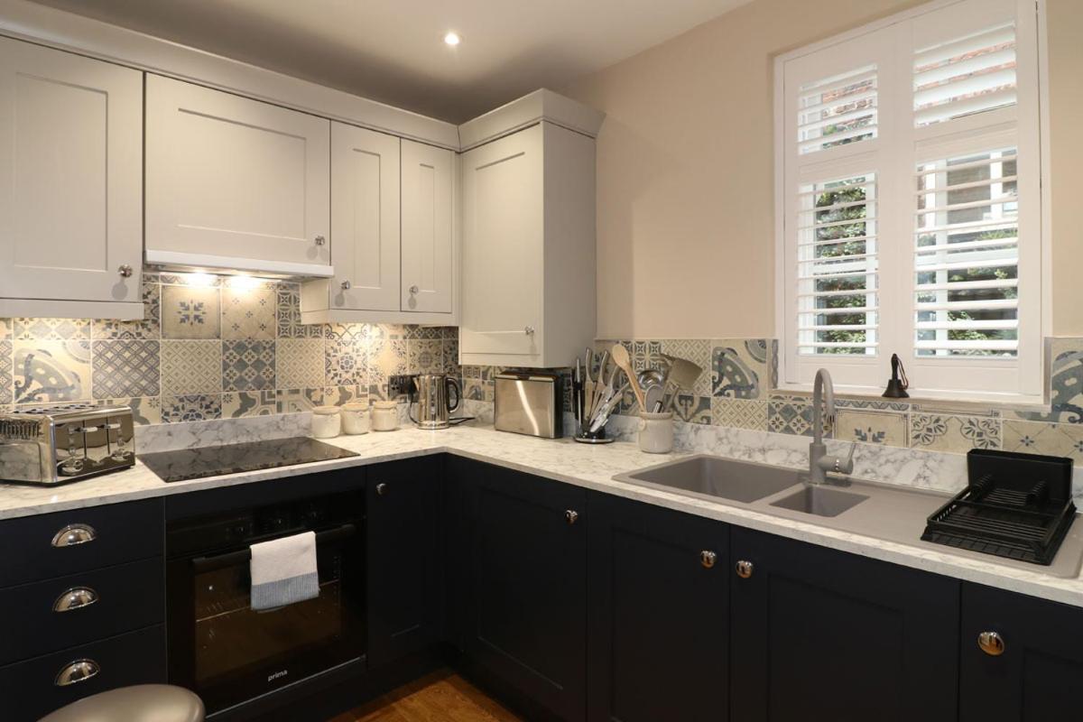 Ashbourne Luxury Suites Bagian luar foto
