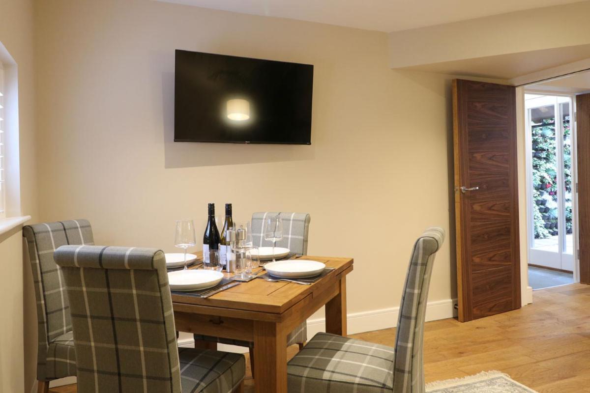 Ashbourne Luxury Suites Bagian luar foto