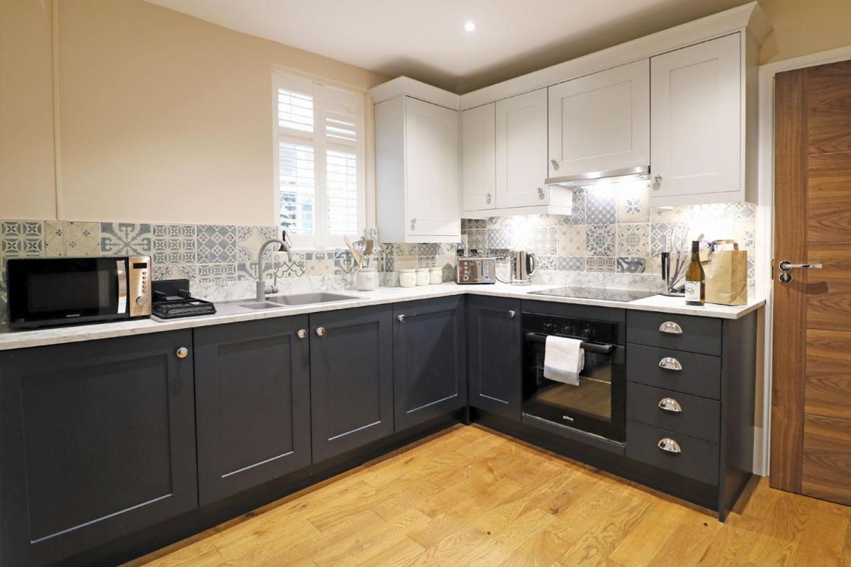 Ashbourne Luxury Suites Bagian luar foto