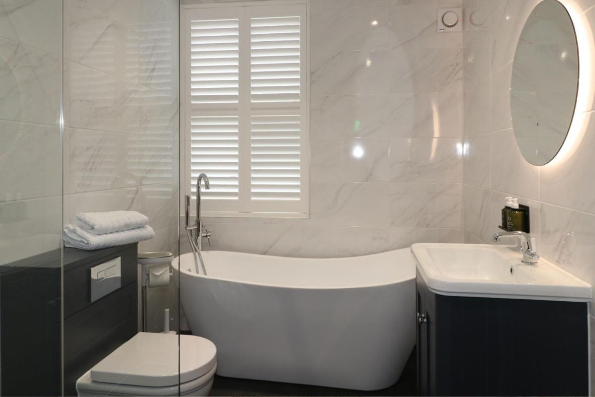 Ashbourne Luxury Suites Bagian luar foto